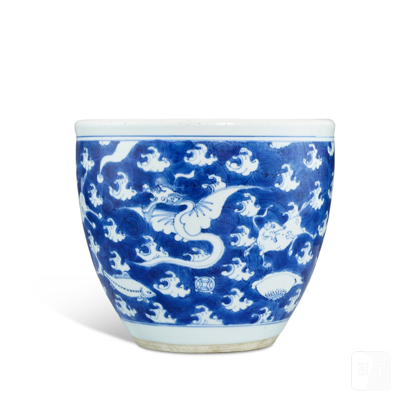 A blue and white 'sea beasts' jardinière, Qing dynasty, Kangxi period | 清康熙 青花海水海獸紋小缸 - 图3